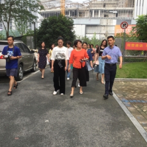妇联代表参观三墩秀月家园垃圾分类工作